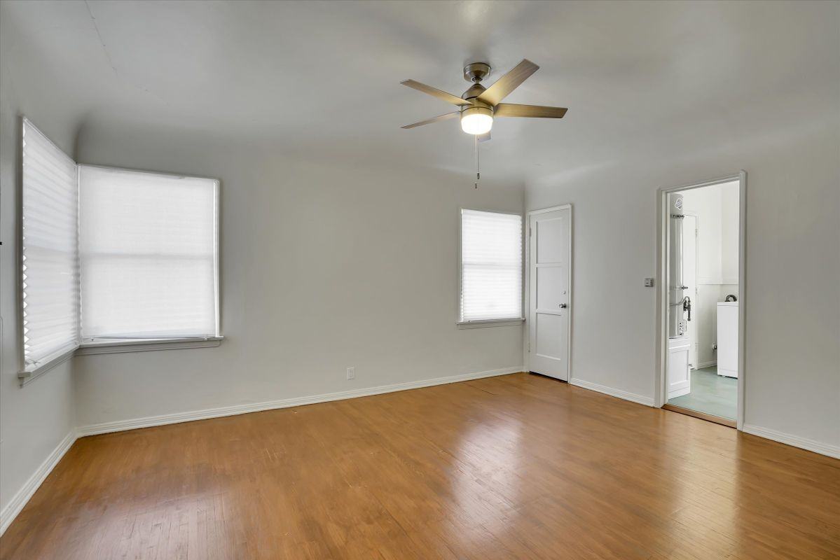 3800 Roxton Ave - Photo 5 of 12