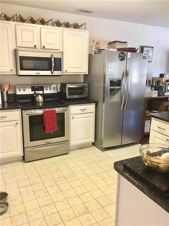 1634 Charleston Walk Se - Photo 6 of 15