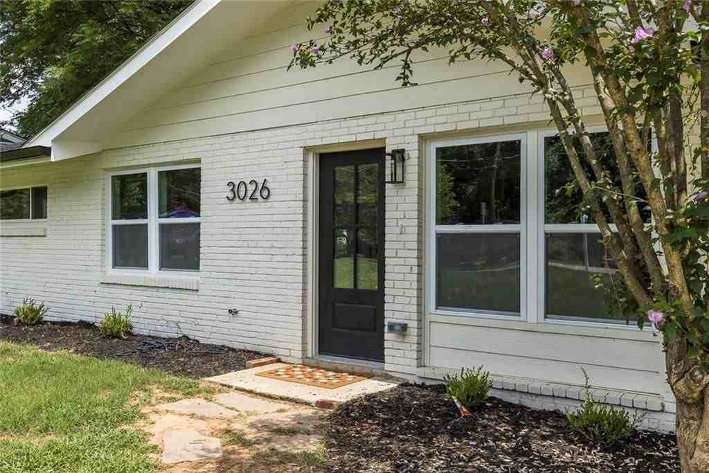 3026 Brook Dr - Photo 4 of 30