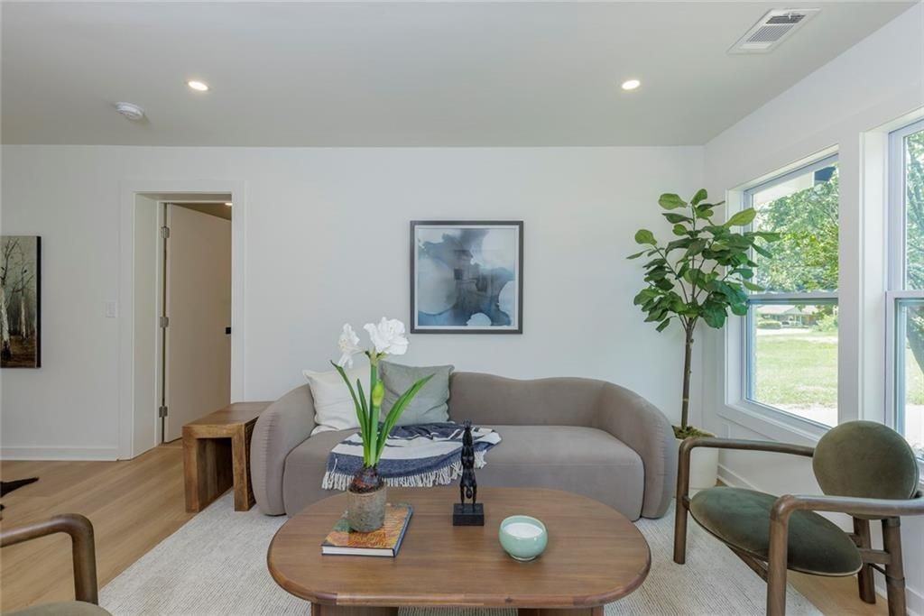 3026 Brook Dr - Photo 6 of 30
