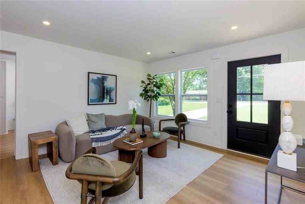 3026 Brook Dr - Photo 7 of 30