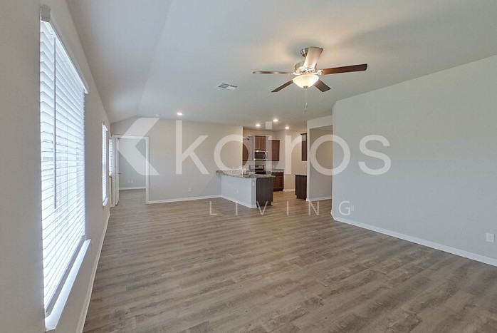 301 St James Pl - Photo 6 of 26