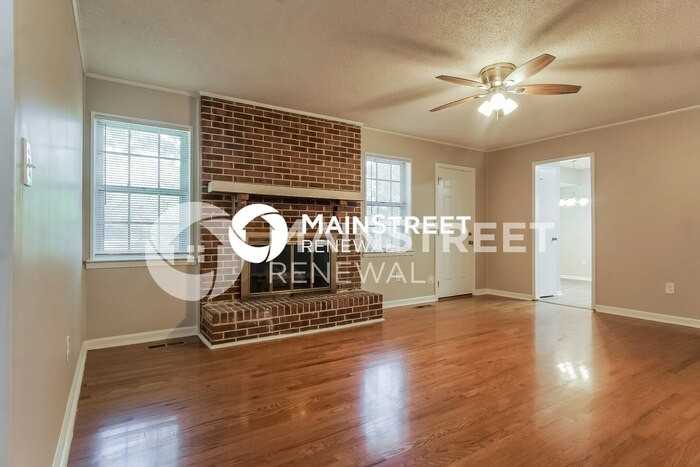1299 Glenridge Ln - Photo 4 of 34