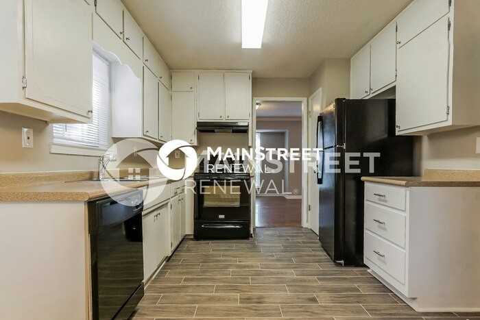 1299 Glenridge Ln - Photo 7 of 34