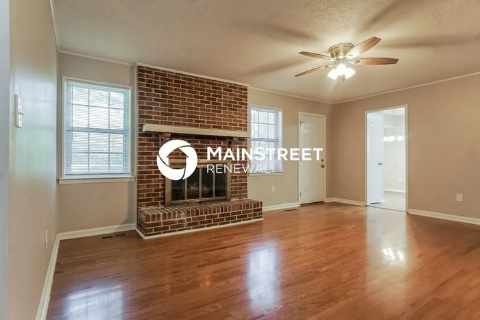 1299 Glenridge Ln - Photo 3 of 17
