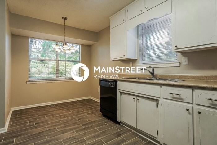 1299 Glenridge Ln - Photo 5 of 17
