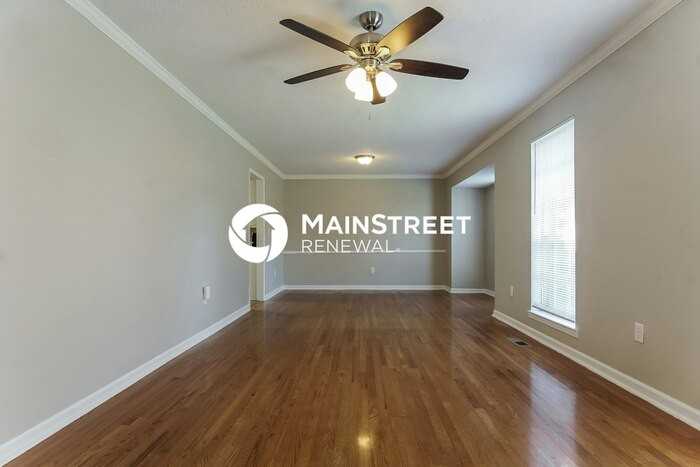 1299 Glenridge Ln - Photo 7 of 17