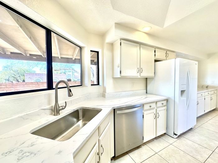 4100 E Pontatoc Canyon Dr - Photo 6 of 26