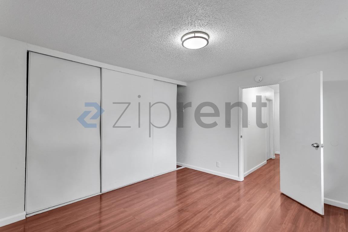 2341 21st St #B - Photo 6 of 18