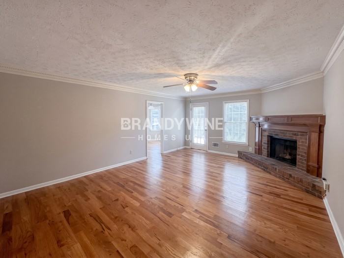 5907 Princess Ln - Photo 5 of 22