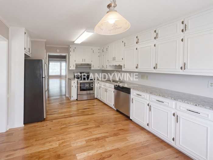 5907 Princess Ln - Photo 6 of 22