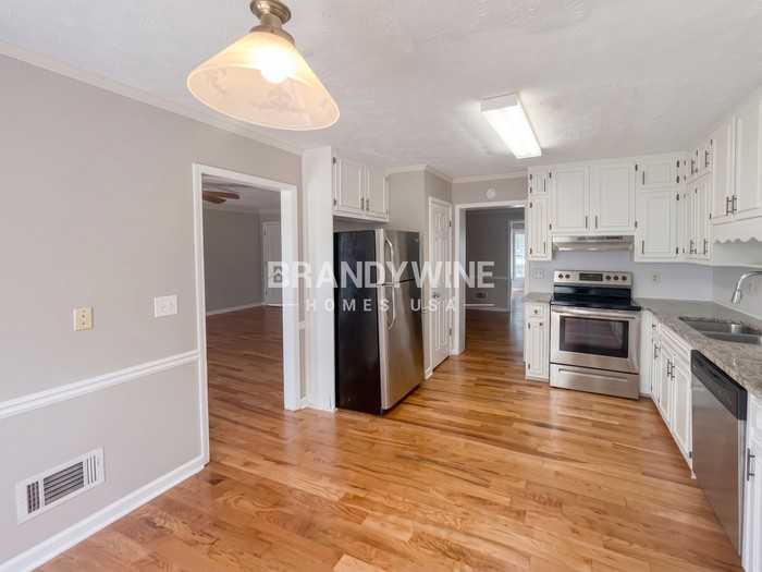 5907 Princess Ln - Photo 7 of 22