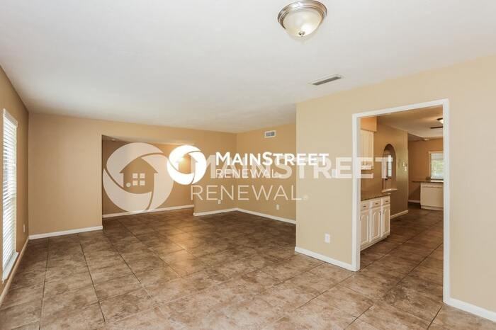 6515 Forestview Dr - Photo 5 of 16