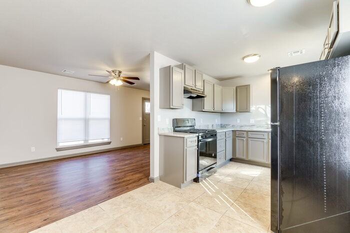 2412 Nw 40th St - Photo 5 of 21