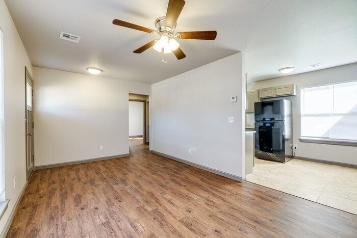 2412 Nw 40th St - Photo 7 of 21