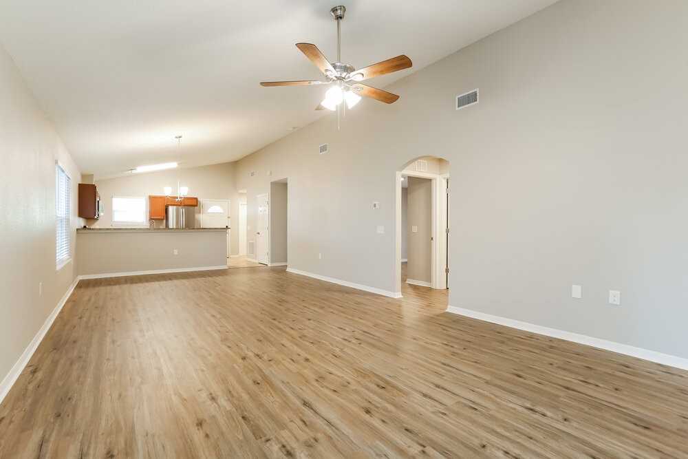 961 N Saint Johns St - Photo 5 of 16
