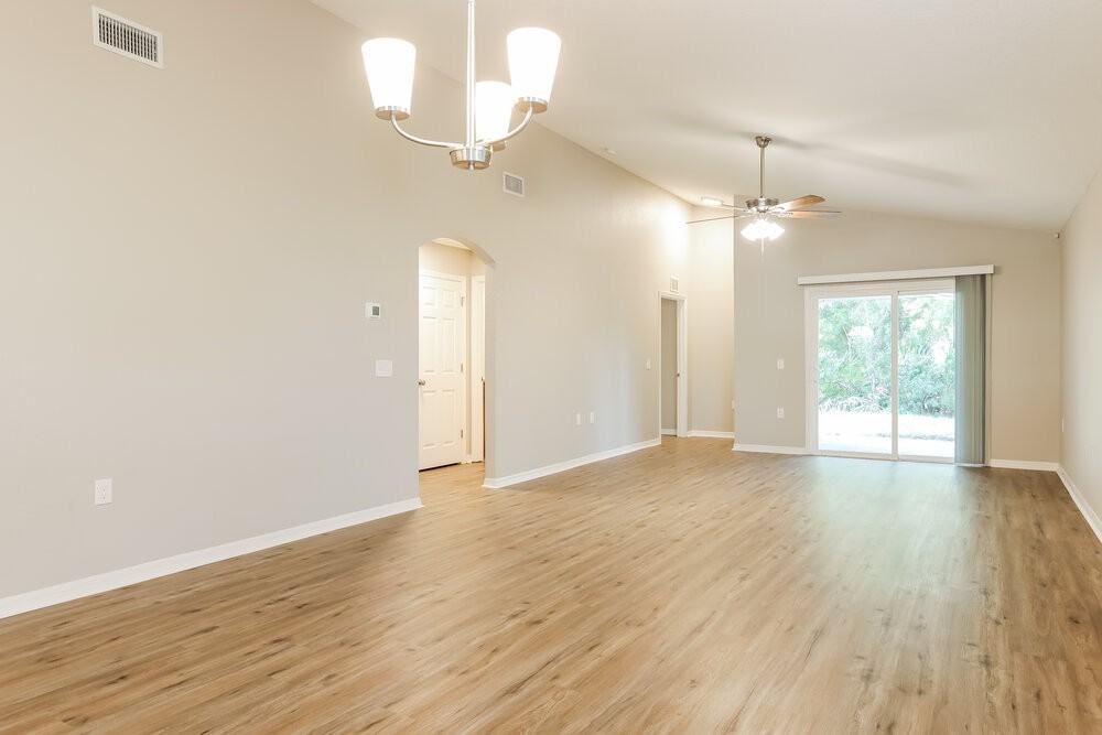 961 N Saint Johns St - Photo 6 of 16