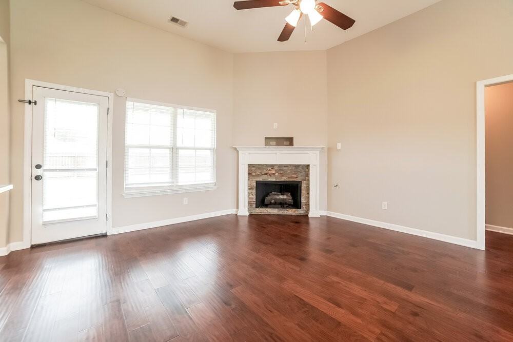 3173 Greenhouse Dr - Photo 4 of 17
