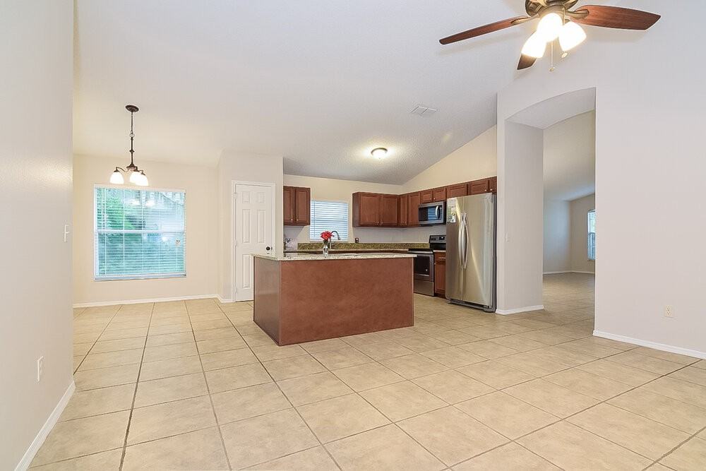 1070 Corkwood Dr - Photo 4 of 14