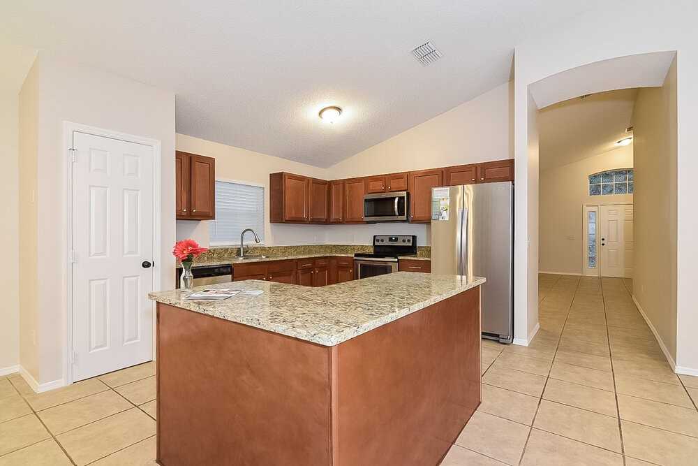 1070 Corkwood Dr - Photo 5 of 14