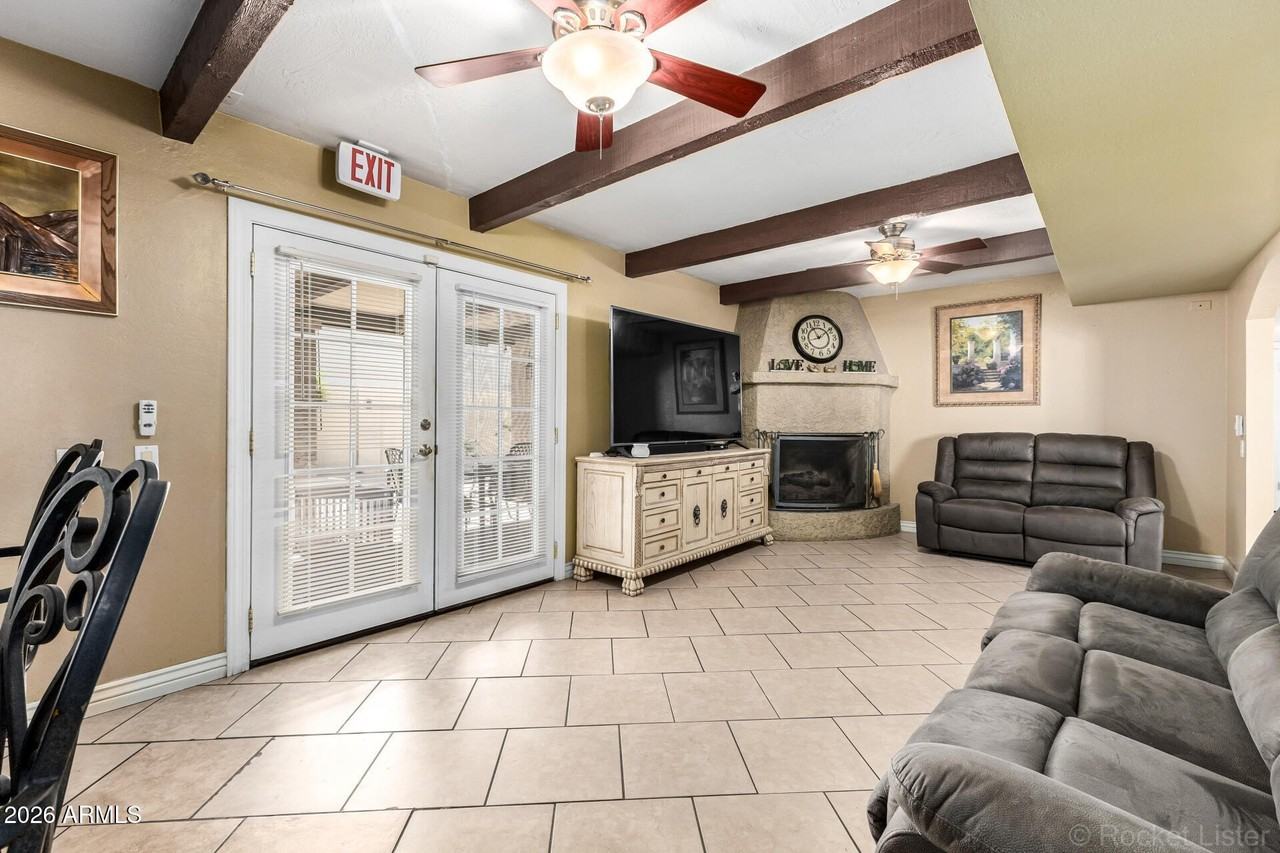 11051 N 44th Ct - Photo 4 of 25