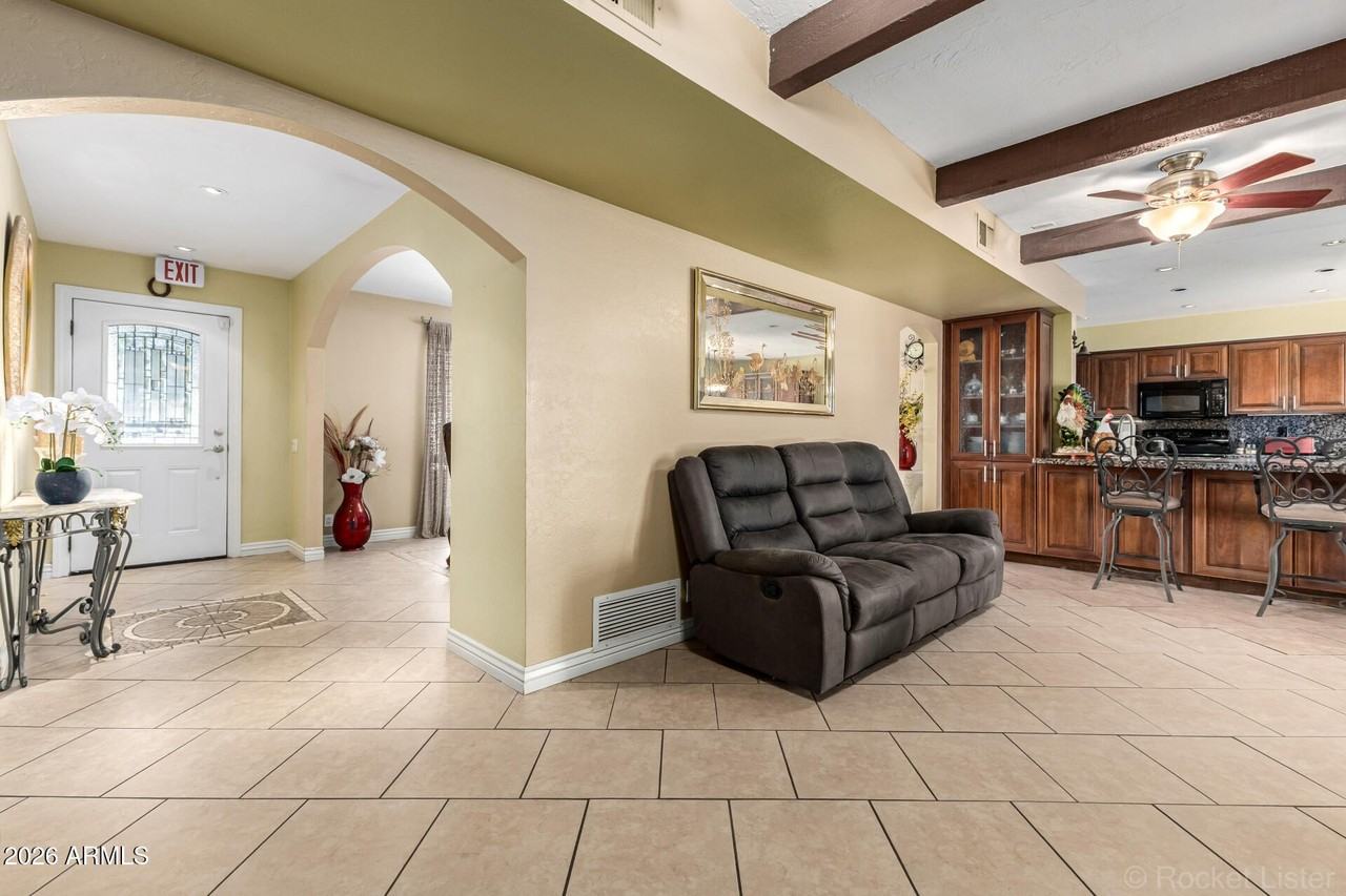 11051 N 44th Ct - Photo 5 of 25
