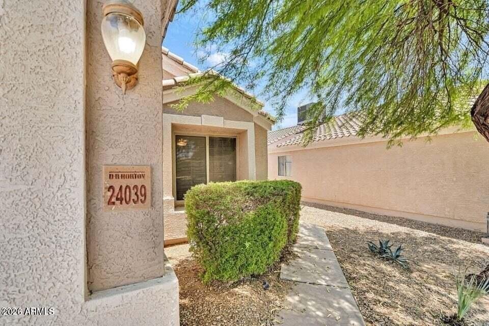 24039 N Mojave Ln - Photo 3 of 36
