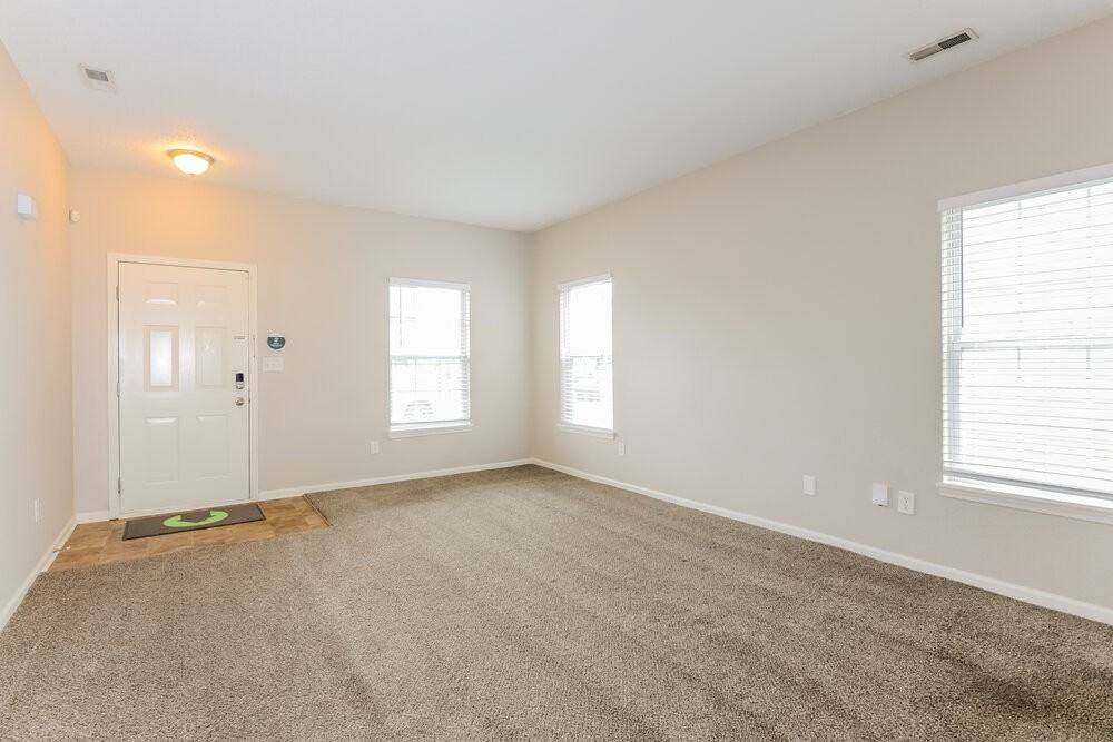 4650 Whitview Ln - Photo 5 of 17
