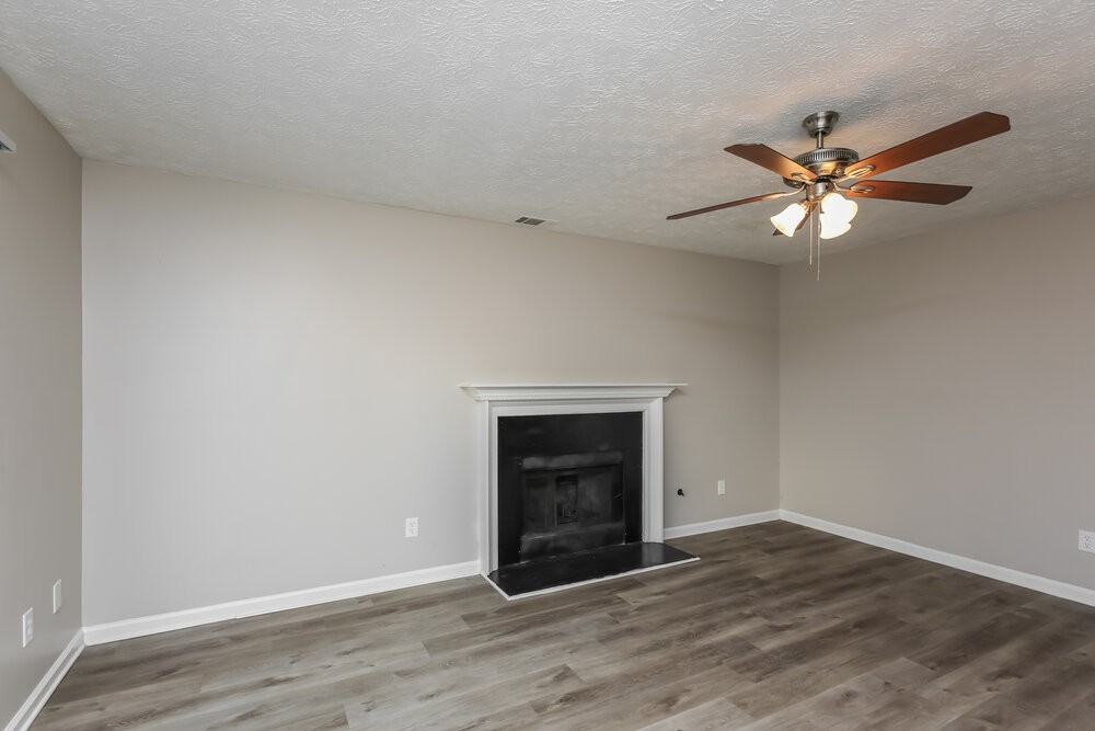 4988 Wynhurst Way - Photo 4 of 17