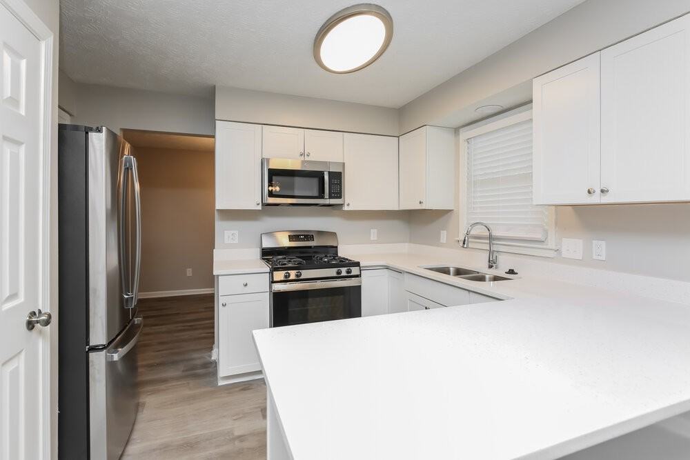 4988 Wynhurst Way - Photo 7 of 17