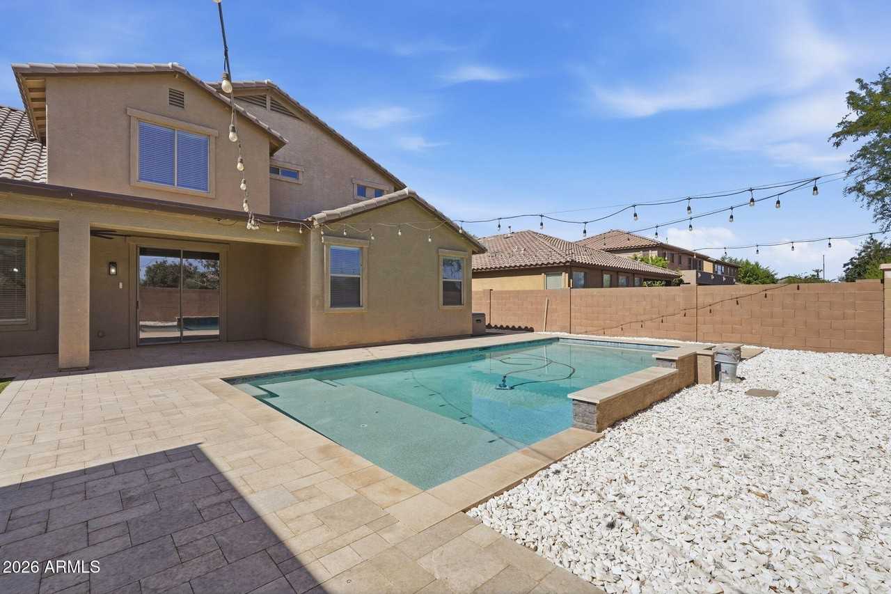 11402 W Alvarado Rd - Photo 2 of 49