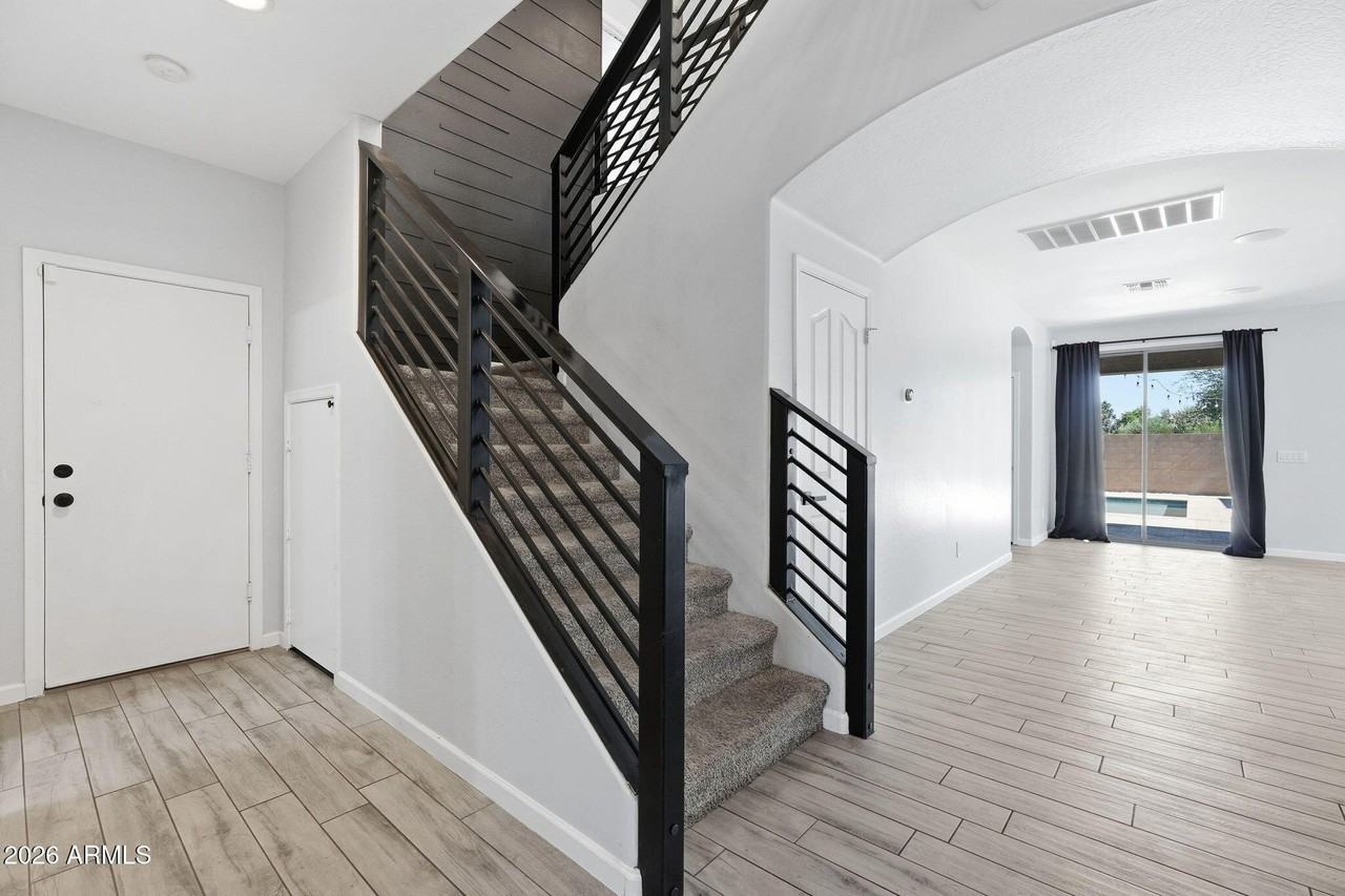 11402 W Alvarado Rd - Photo 6 of 49