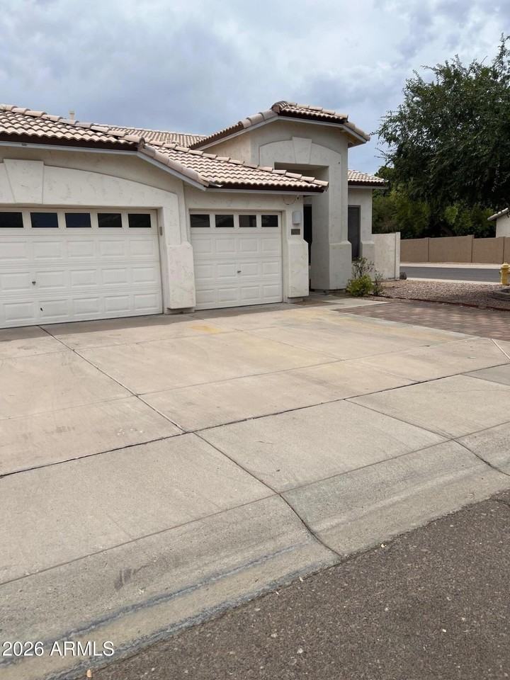 407 W Helena Dr - Photo 2 of 10