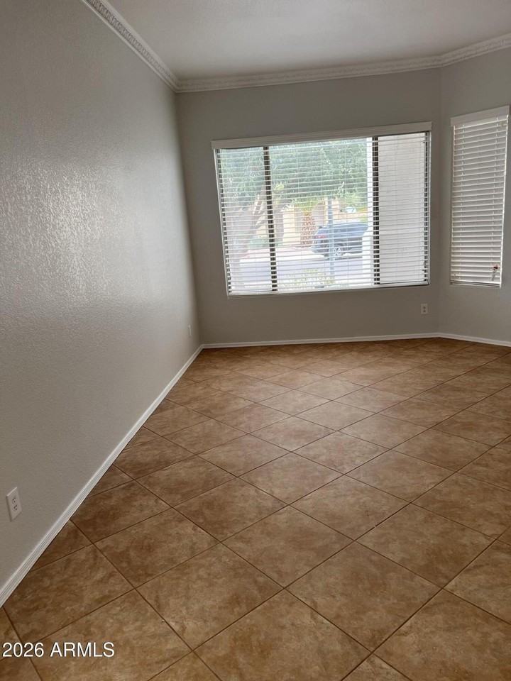 407 W Helena Dr - Photo 4 of 10
