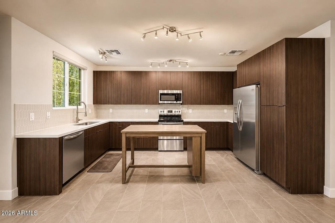 2825 N 42nd St #5 - Photo 5 of 26