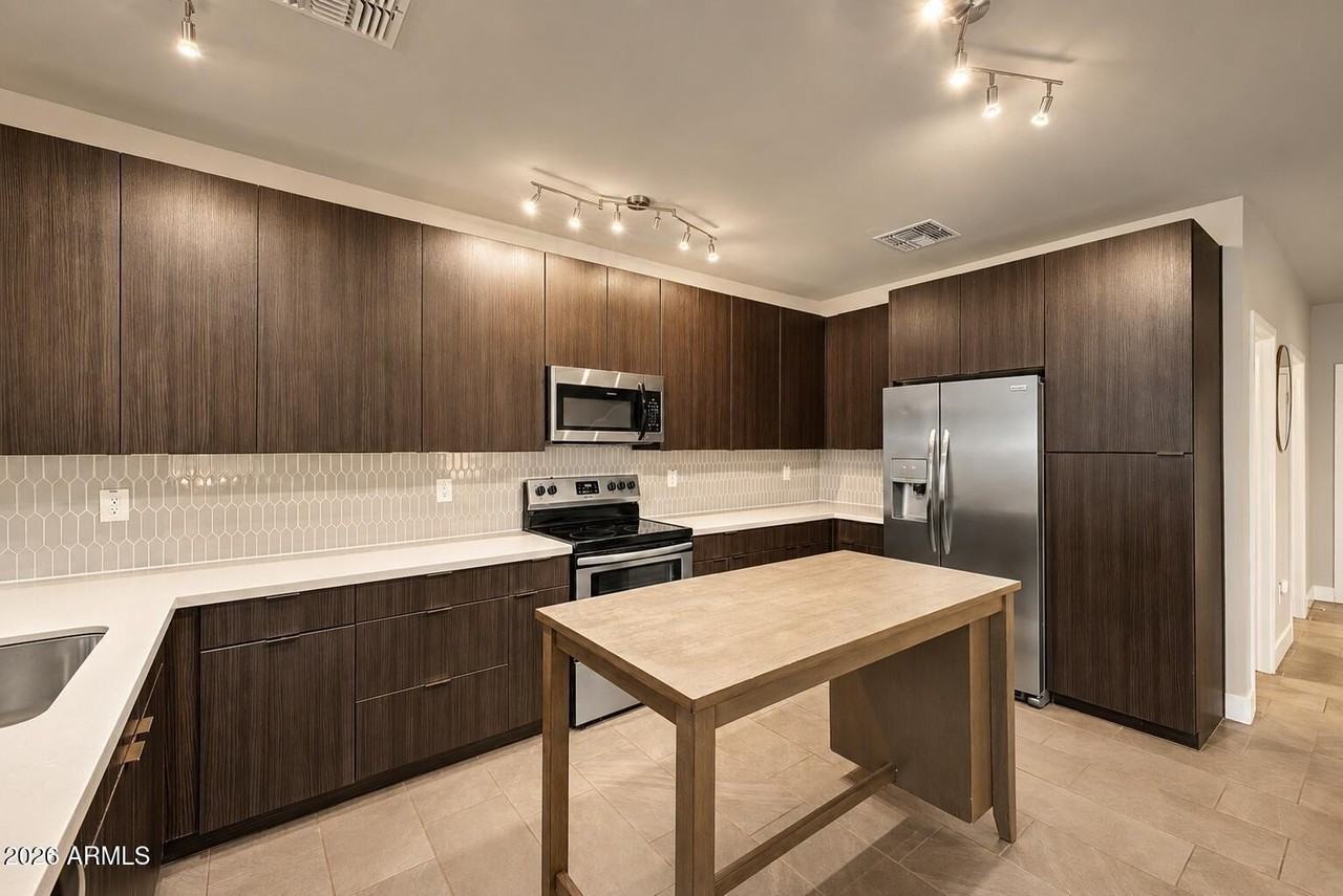 2825 N 42nd St #5 - Photo 6 of 26