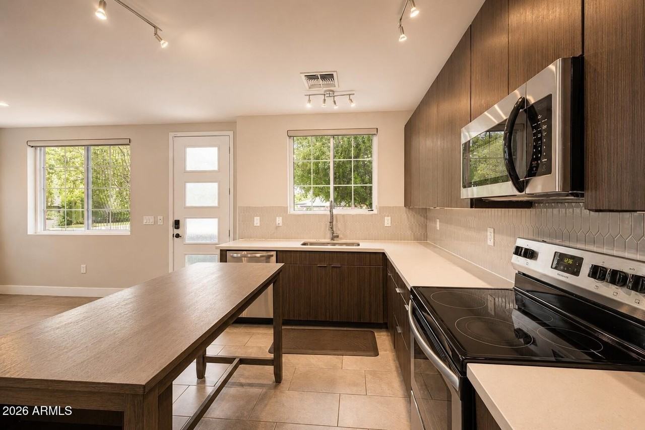 2825 N 42nd St #5 - Photo 7 of 26