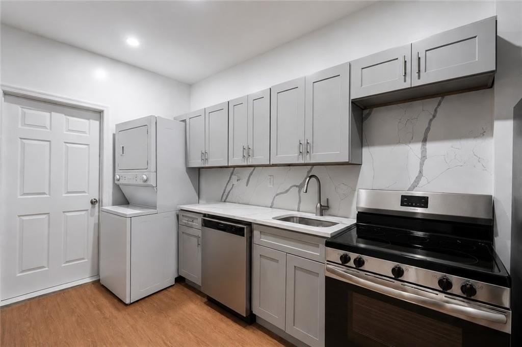 324 Eldert St #1A