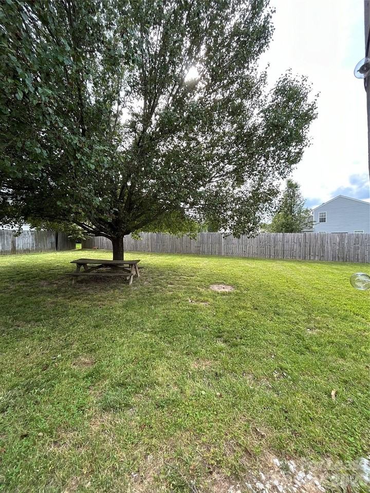 3005 Brekonridge Centre Dr - Photo 4 of 25