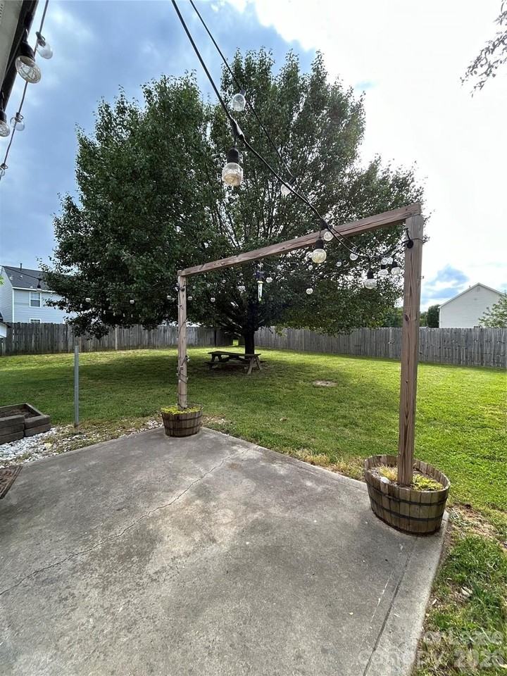 3005 Brekonridge Centre Dr - Photo 5 of 25