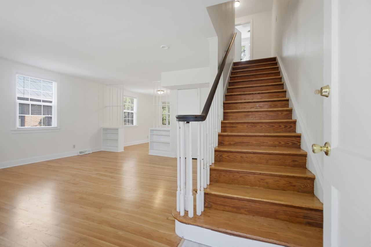 3 Fenwick Dr #A - Photo 4 of 10