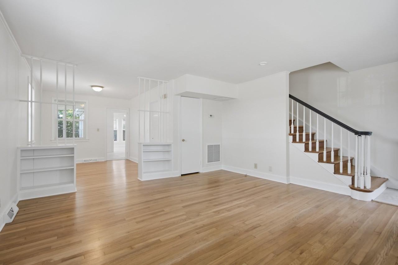 3 Fenwick Dr #A - Photo 5 of 10