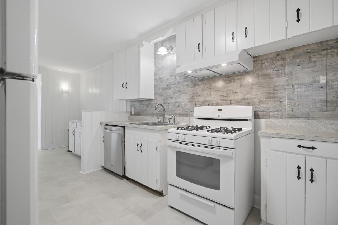 3 Fenwick Dr #A - Photo 6 of 10