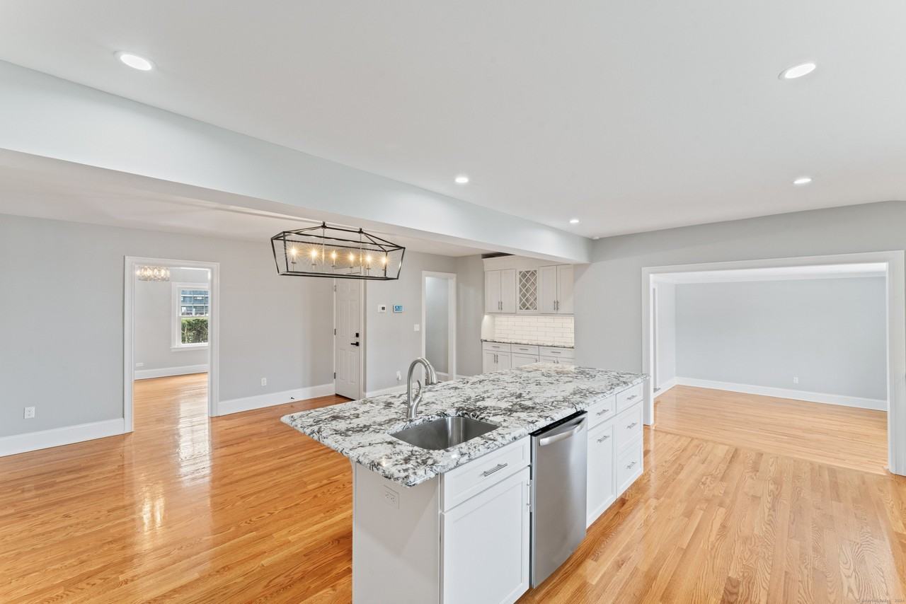 80 3rd St - Photo 4 of 40