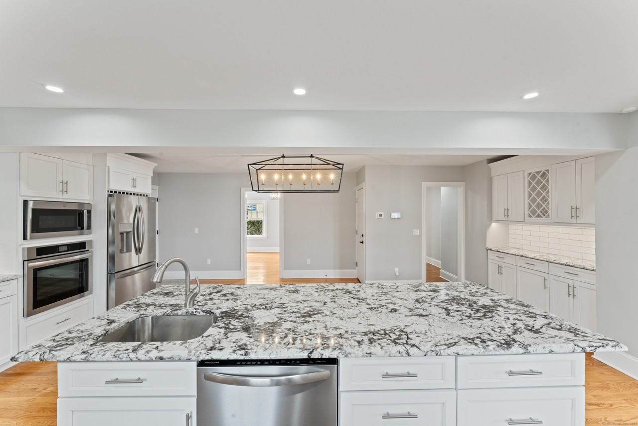 80 3rd St - Photo 5 of 40