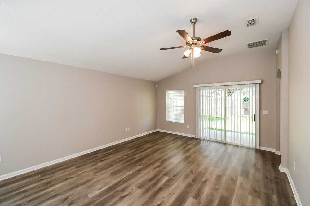 1403 Creek Point Blvd - Photo 3 of 15