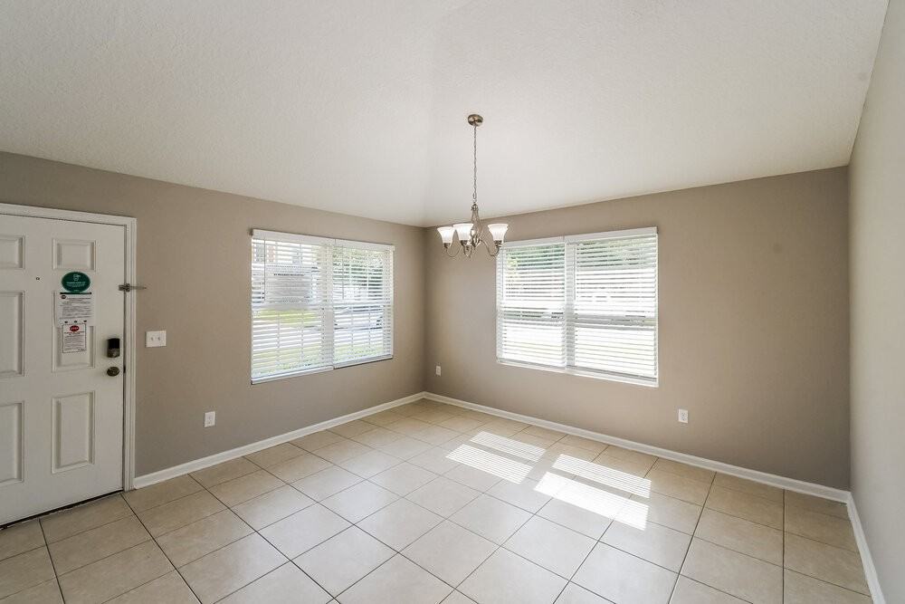 1403 Creek Point Blvd - Photo 5 of 15