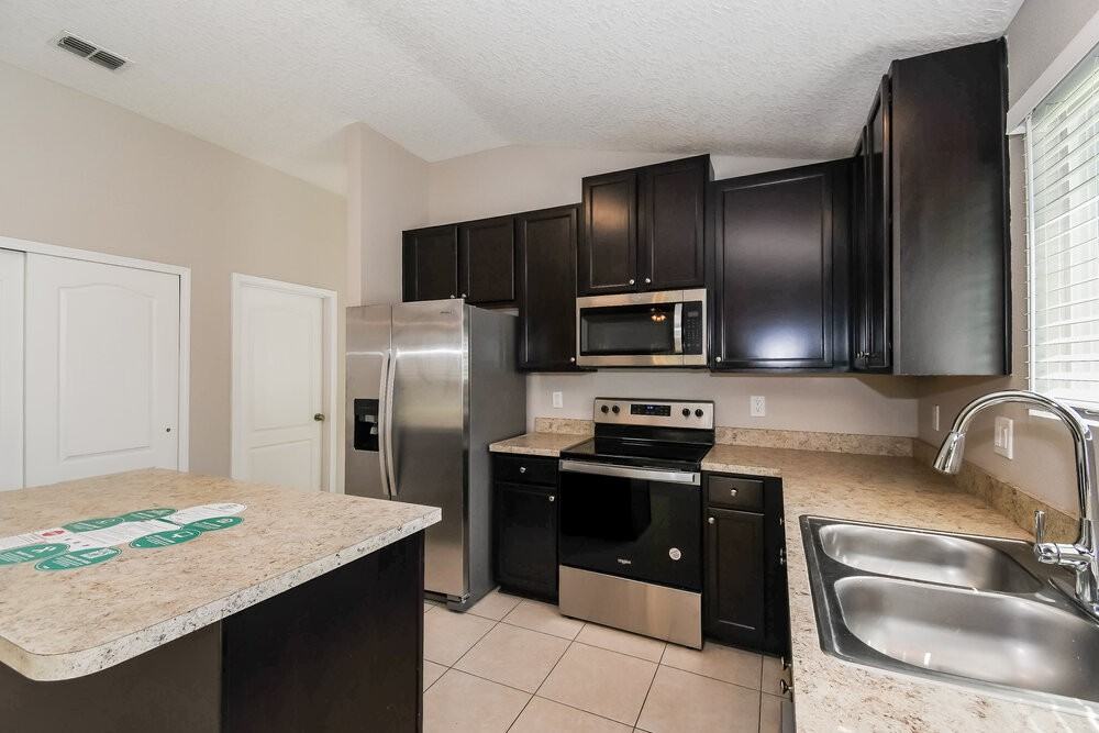 1403 Creek Point Blvd - Photo 7 of 15