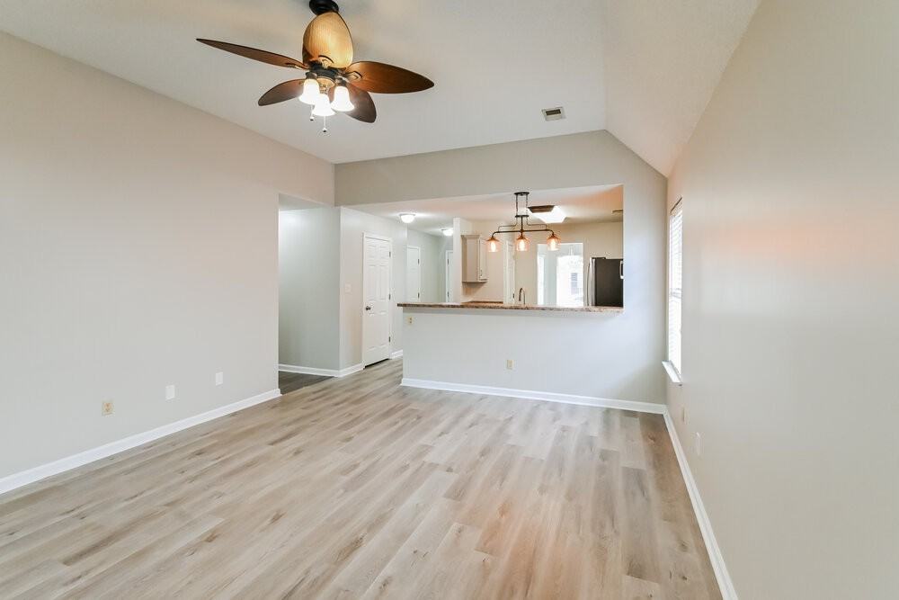 8262 Regal Bend Dr - Photo 4 of 16