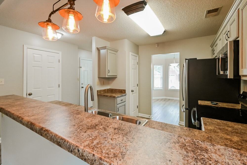 8262 Regal Bend Dr - Photo 6 of 16